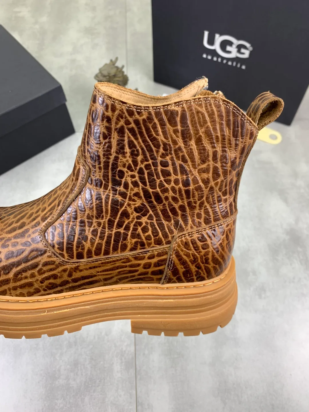 Men's men's shoes 💰P660 New arrival 🆕🆕🆕 IUGGI Men's British retro Martin boots Winter new men's outdoor hiking boots First layer of cowhide on the outside and wool on the inside Comfortable and warm Rubber sole sole Non-slip and firm Trendy and fashionable Casual and versatile Size: 38-44 (45 customized) Color: three colors